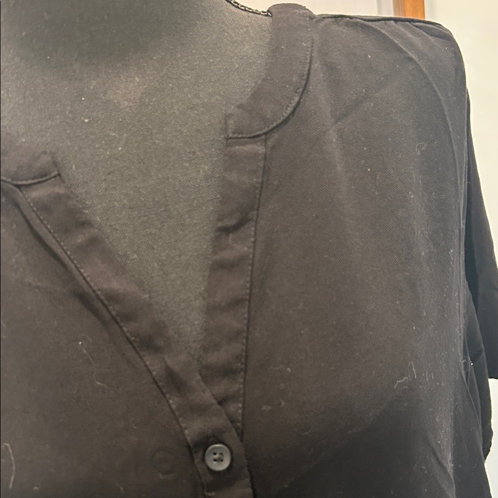 Black Amazon Essentials V-neck button down gathered shoulder short sleeve top XL - Picture 6 of 9